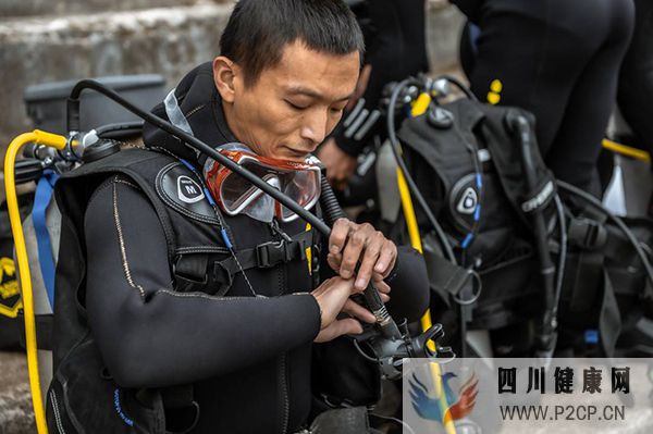 遵义蓝天救援队长水下作业遇难疑遇暗流撞上硬物昏迷失去呼吸(图1) 遵义蓝天救援队长水下作业遇难疑遇暗流撞上硬物昏迷失去呼吸(图1)